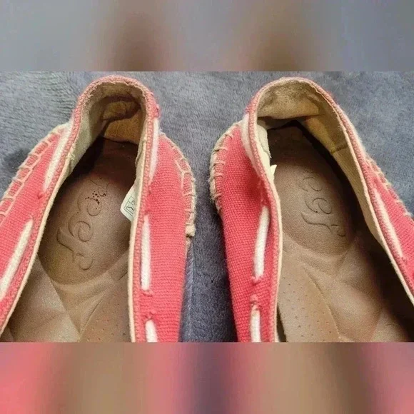 WOMENS SIZE 8.5 REEF Flat Shoe, RED, Breathable textile upper, cushioned Insole - Picture 3 of 8